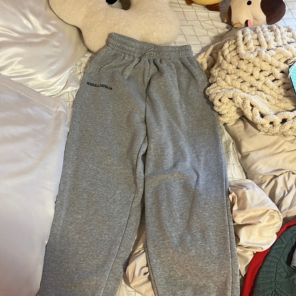 Grey sweatpants, no brand, good condition